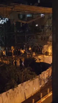 די דאך פון טענט וואס איז אנגעגרייט לכבודו פון כ"ק אדמו"ר מסאטמאר שליט"א אין בני ברק איז טיילוואז איינגעפאלן, די עסקנים האבן מצליח געווען אוועק צו שלעפן אלע ברוכווארג כדי די פאלייציי זאל נישט אפשפארן די טענט, בחסדי שמים איז פארמיטן געווארן א טרעגדיע