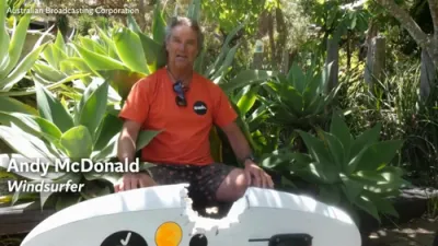 א אוסטראליע מאן איז וואונדערליך געראטעוועט געווארן פון א שארק