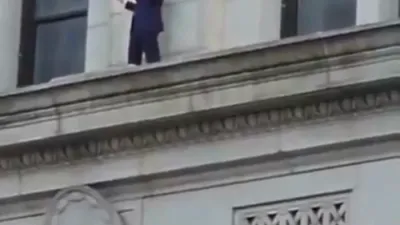 ברעד לענדער רעדט פון א דאך... זיין רעדע ברענגט שפעקולאציעס אז ער וויל לויפן פאר קאנגרעס 