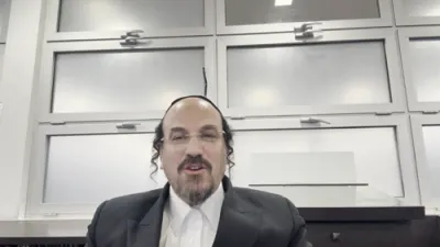 א הערליכע מעשה פון הרה"ק רבי ישעי'לע מקערסטיר זי"ע - דורך הרב אליהו שווארץ ביים שיעור פון עמוד היומי דרשו -פסחים דף ס"ג