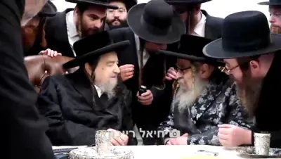 בילדער און ווידיאו פון די באזוך פון כ"ק אדמו"ר מסאטמאר שליט"א ביי הרה"ק רבי יעקב מאיר שעכטער שליט"א 