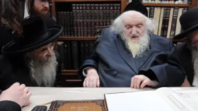 הרה"צ ר' שלום אליעזר טייטלבוים אב"ד סאטמאר 15 עוועניא ביי כ"ק גאב"ד ירושלים שליט"א 