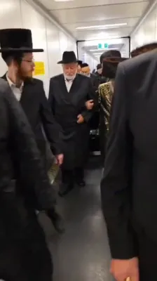 כ"ק אדמו"ר מוויזניץ שליט"א אויפן וועג קיין אמעריקע 