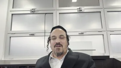 א הערליכע מעשה "השגחה פרטית וואס האט צוגעברענגט א שידוך" דורך הרב אליהו שווארץ ביים שיעור פון עמוד היומי דרשו - פסחים דף נח