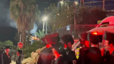 ערשטע חלק פון די גרויסארטיגע מעמד ההדלקה פון כ"ק אדמו"ר מסאטמאר שליט"א אין מירון