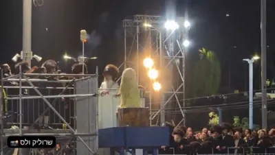 ערשטע חלק פון די גרויסארטיגע מעמד ההדלקה פון כ"ק אדמו"ר מסאטמאר שליט"א אין מירון