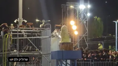 ערשטע חלק פון די גרויסארטיגע מעמד ההדלקה פון כ"ק אדמו"ר מסאטמאר שליט"א אין מירון