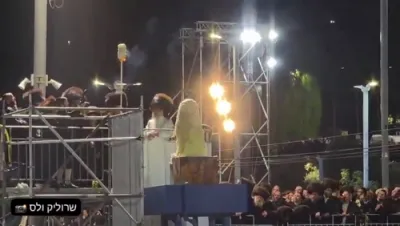 ערשטע חלק פון די גרויסארטיגע מעמד ההדלקה פון כ"ק אדמו"ר מסאטמאר שליט"א אין מירון