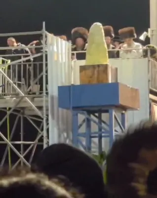 ערשטע חלק פון די גרויסארטיגע מעמד ההדלקה פון כ"ק אדמו"ר מסאטמאר שליט"א אין מירון