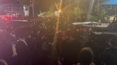 ערשטע חלק פון די גרויסארטיגע מעמד ההדלקה פון כ"ק אדמו"ר מסאטמאר שליט"א אין מירון