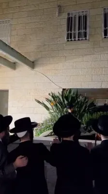 כ"ק אדמו"ר מסאטמאר שליט"א קומט אן צו באזוכן כ"ק אדמו"ר מגור שליט"א 