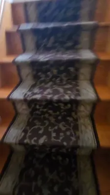 דראמאטישע סצענע ווי א חברים מעמבער לעשט אויס א דרייער ווענט פייער