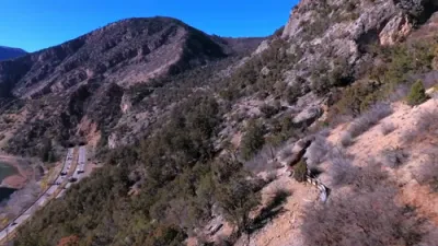 א דראון ווידיאו פון א אייגן געבויטע וואסער רער אין קאלאראדא 