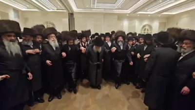 כ"ק אדמו"ר מבאבוב שליט"א ביי א שמחה