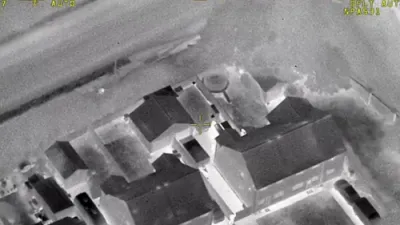 פאליציי האבן געכאפט קאר גנבים אין א האט טאב...