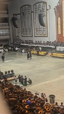 פולע גאלעריע פון שמחת החתונה בחצר הקודש סקווירא וויזניץ 