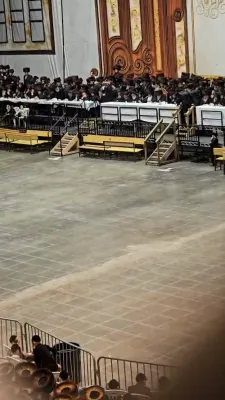 פולע גאלעריע פון שמחת החתונה בחצר הקודש סקווירא וויזניץ 