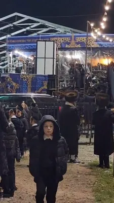 פולע גאלעריע פון שמחת החתונה בחצר הקודש סקווירא וויזניץ 