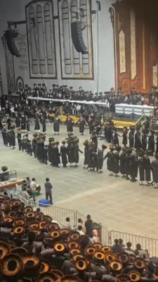 פולע גאלעריע פון שמחת החתונה בחצר הקודש סקווירא וויזניץ 