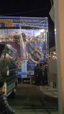 פולע גאלעריע פון שמחת החתונה בחצר הקודש סקווירא וויזניץ 