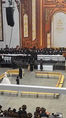 פולע גאלעריע פון שמחת החתונה בחצר הקודש סקווירא וויזניץ 