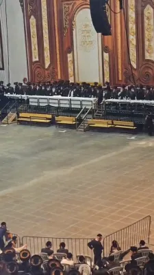 פולע גאלעריע פון שמחת החתונה בחצר הקודש סקווירא וויזניץ 