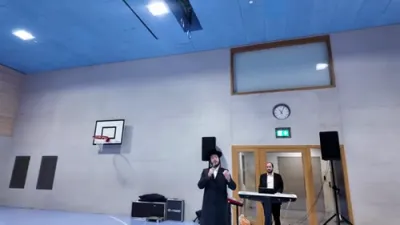 מאטי אילאוויטש גראמט פאר קינדער פון ת"ת חיי עולם אין שווייץ