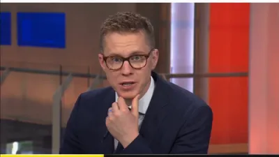 ריזיגע פלאמען אין לאנדאן ביי א ווערהאוז