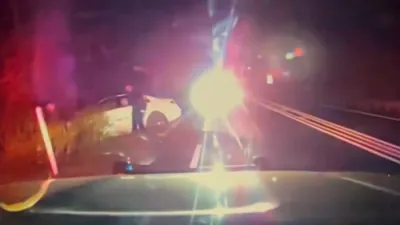 ניו דזשערסי פאליציי האבן געראטעוועט א מענטש פון זיין קאר סעקונדעס פאר ס'האט אויפגעריסן