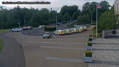 א קרימינאל האט אונטערגעצינדן א פאליציי סטאנציע אין ענגלאנד 