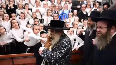 הכנסת ספר תורה אין גרעסטן סאטמארע בית המדרש אין ארץ ישראל בראשות כ"ק אדמו"ר מסאטמאר שליט"א