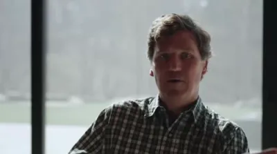 טאקער קארלסאן רופט נתניהו די הויפט שונא פאר די מערב וועלט