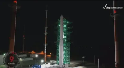 דרום קארעא שיקט ארויף 13 נייע סעטעלייטס