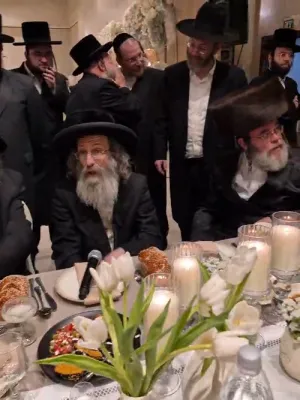 הגה"צ רבי חיד"ו ווייס שליט"א דומ"ץ סאטמאר אנטווערפן מיט הגה"צ רבי אלימלך בידערמאן שליט"א היינט ביי א ברית אין בני ברק