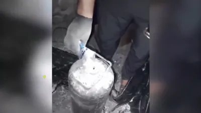 פאלעסטינער איסלאמישער דזשיהאד פילמט א מערב ברעג באמבע פאבריק.