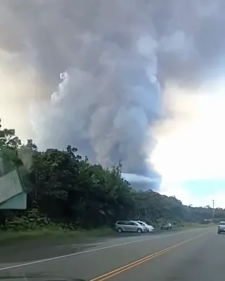 מאסיווע וואולקעינאו אויפרייס ווערט געזען אין האוואי