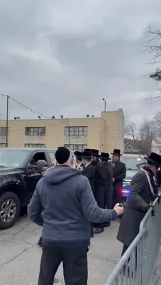 ספיקער פון קאנגרעס מייק דזשאנסאן באזוכט ביי כ"ק אדמו"ר מסקווירא שליט"א 