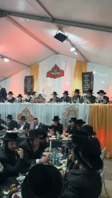 טויזענטער אידן בייטייליגן זיך ביים יומא דהילולא קדישא פון מופת הדור בעל מנוחת אשר מ'טשענגער זי''ע בעיר הישועות טשענגער