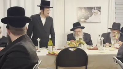 הגה"צ ראב"ד סקווירא אין הגה"צ אב"ד מתיבתא ראשית חכמה ביי הילולת הרה"ק הבת עין זי"ע בבית הרב אליהו שווארץ אין מאנטריאל