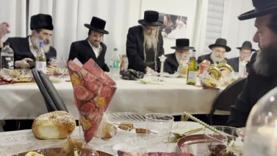 הגה"צ ראב"ד סקווירא אין הגה"צ אב"ד מתיבתא ראשית חכמה ביי הילולת הרה"ק הבת עין זי"ע בבית הרב אליהו שווארץ אין מאנטריאל