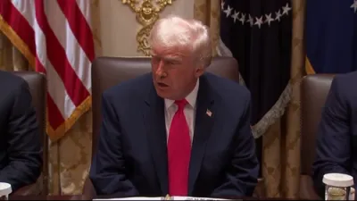 טראמפ זאגט אז געז פרייזן קען דערגרייכן 2 דאלער ווען אמעריקאנע פרייזן דערגרייכן דעם נידריגסטן פונקט אין פיר יאר.