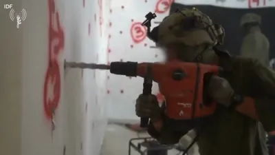 צה"ל האט דעמאלירט הייזער אין די מערב ברעג פארבונדן מיט באמבע אטאקעס.