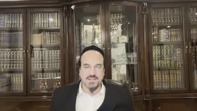 א הערליכע מעשה פון כיבוד אב - דורך הרב אליהו שווארץ ביים שיעור פון עמוד היומי דרשו -פסחים דף עג