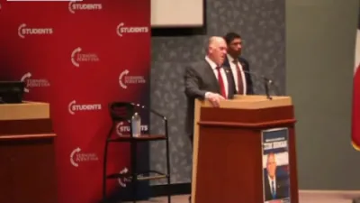 טאם האמאן לאזט זיך נישט ווען איינער שרייט אריין ביי א רעדע