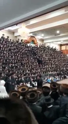 לכבוד די גרויסע סאטמארע דור רביעי חתונה היינט נאכט ברענג מיר אלטע מצוה טאנץ פון הגה"צ אבד"ק סאטמאר וויליאמסבורג שליט"א