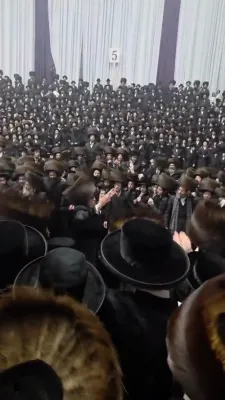 פולע ווידיאוס פון אב"ד סאטמאר וויליאמסבורג שליט"א ביים חתונה פון א עלטסטע אייניקל 