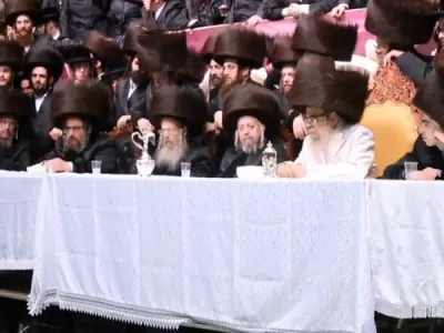 פולע ווידיאוס פון אב"ד סאטמאר וויליאמסבורג שליט"א ביים חתונה פון א עלטסטע אייניקל 