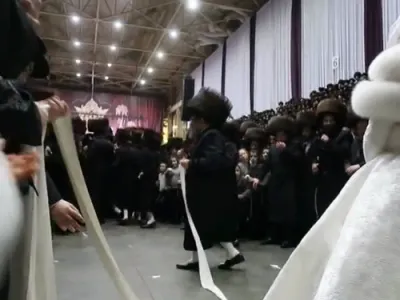 פולע ווידיאוס פון אב"ד סאטמאר וויליאמסבורג שליט"א ביים חתונה פון א עלטסטע אייניקל 