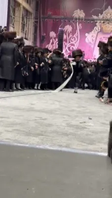 פולע ווידיאוס פון אב"ד סאטמאר וויליאמסבורג שליט"א ביים חתונה פון א עלטסטע אייניקל 