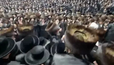 פולע ווידיאוס פון אב"ד סאטמאר וויליאמסבורג שליט"א ביים חתונה פון א עלטסטע אייניקל 